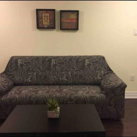 Cozy & Spacious Suite With Private Bathroom Near Toronto Airport ! 密西沙加 外观 照片