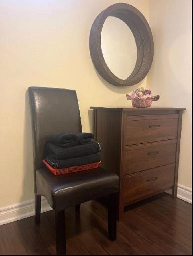 Cozy & Spacious Suite With Private Bathroom Near Toronto Airport ! 密西沙加 外观 照片