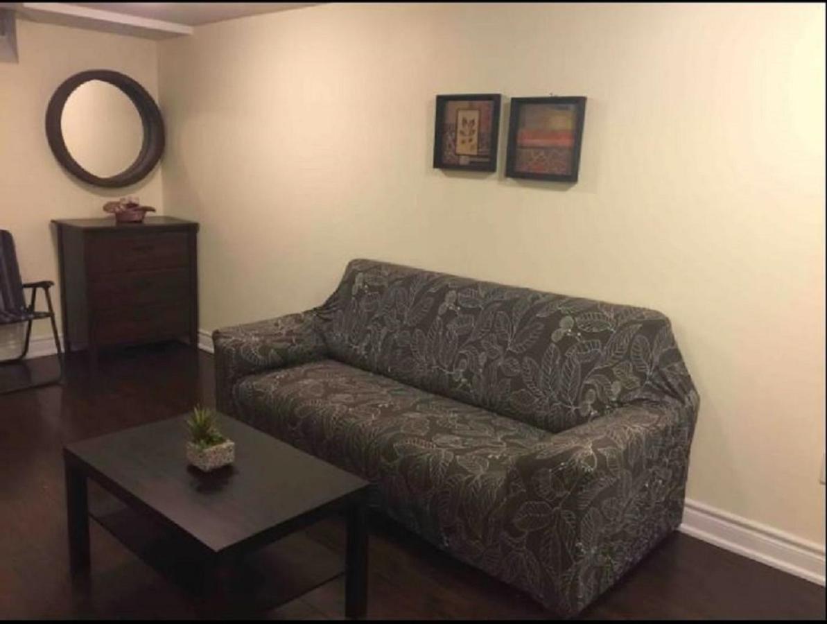 Cozy & Spacious Suite With Private Bathroom Near Toronto Airport ! 密西沙加 外观 照片