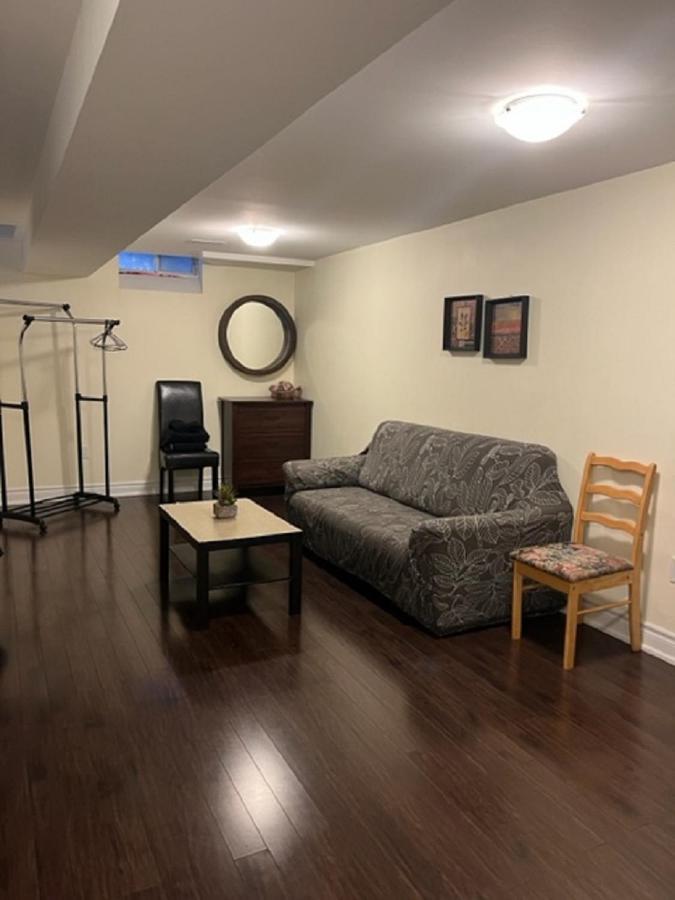 Cozy & Spacious Suite With Private Bathroom Near Toronto Airport ! 密西沙加 外观 照片