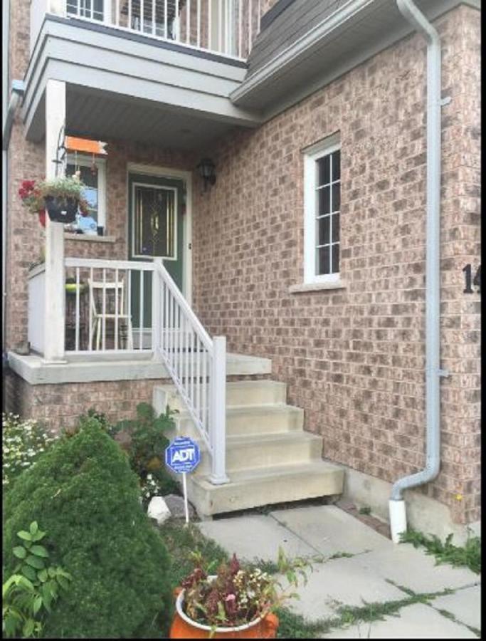 Cozy & Spacious Suite With Private Bathroom Near Toronto Airport ! 密西沙加 外观 照片