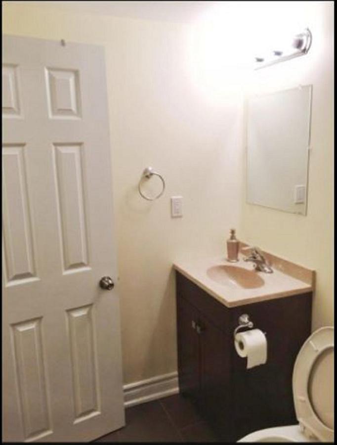 Cozy & Spacious Suite With Private Bathroom Near Toronto Airport ! 密西沙加 外观 照片
