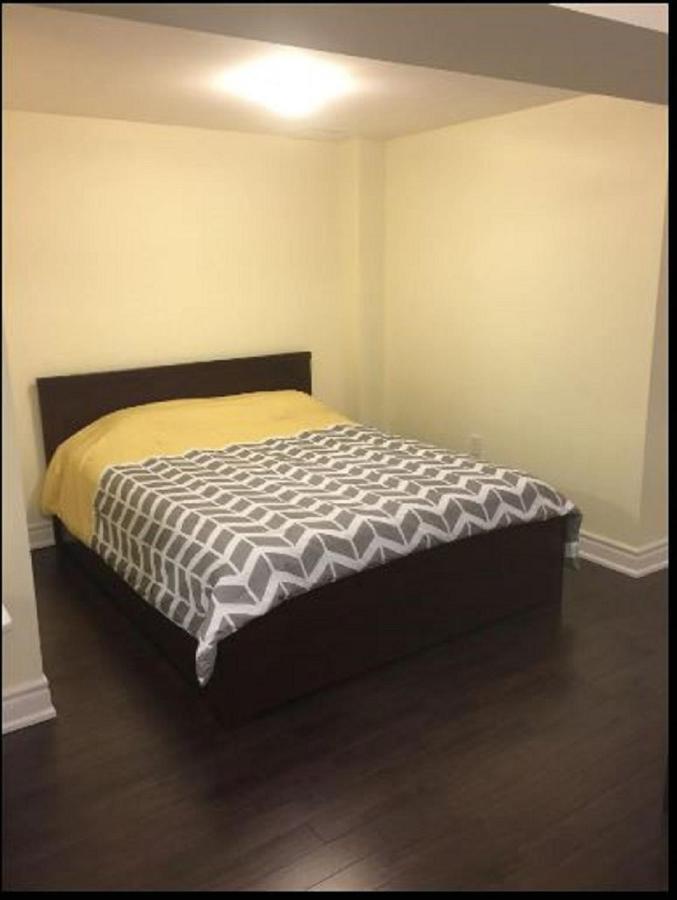 Cozy & Spacious Suite With Private Bathroom Near Toronto Airport ! 密西沙加 外观 照片