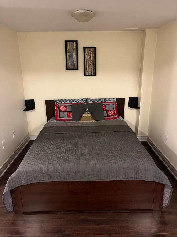 Cozy & Spacious Suite With Private Bathroom Near Toronto Airport ! 密西沙加 外观 照片